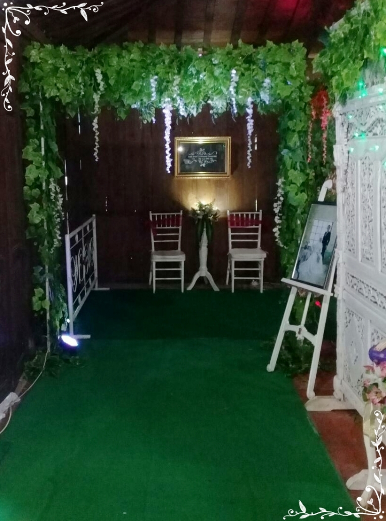 Rumput Sintetis untuk Dekorasi Wedding Adat Jawa di Pekarangan
